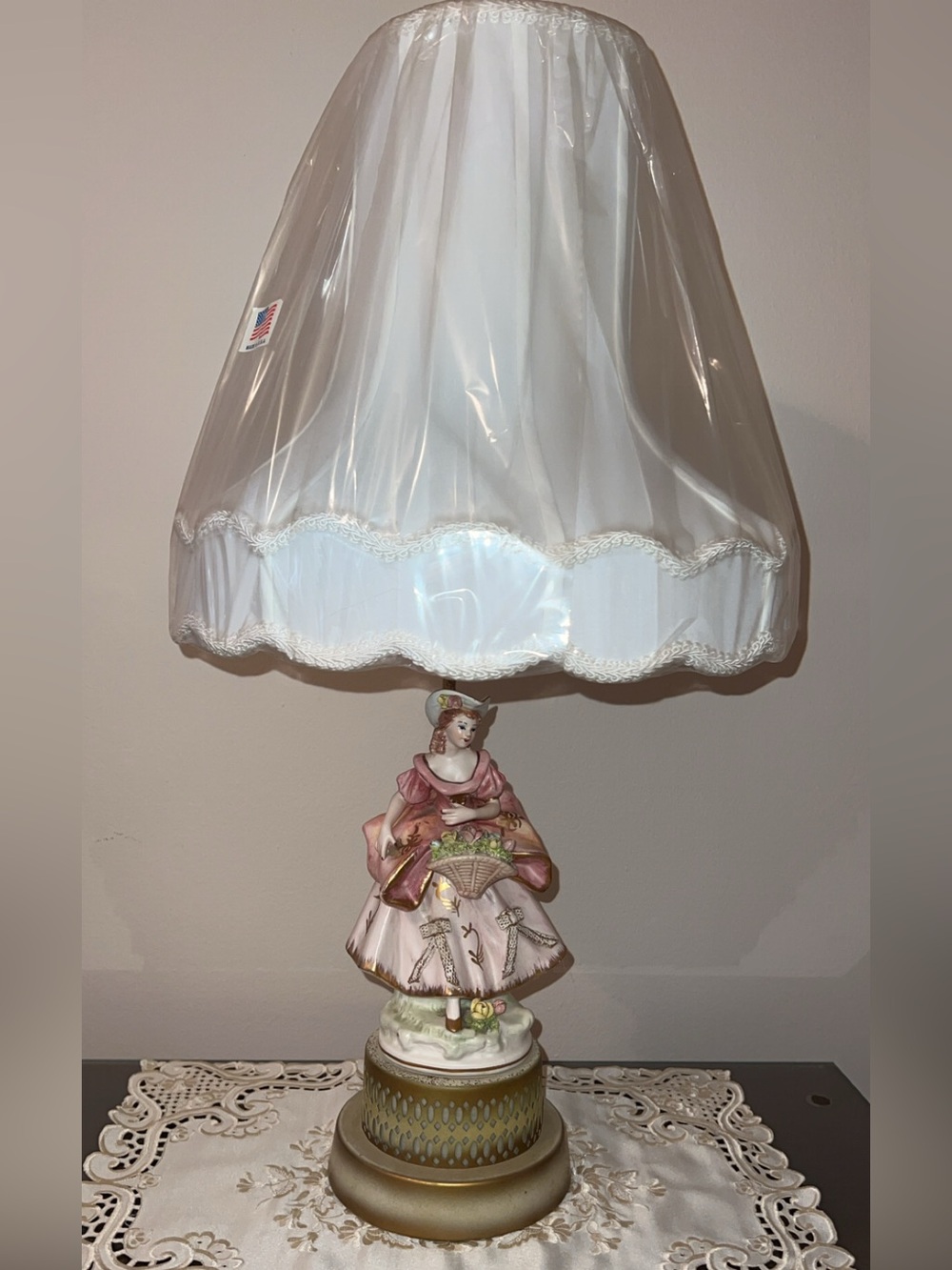 2 vintage porcelain figurine table lamps